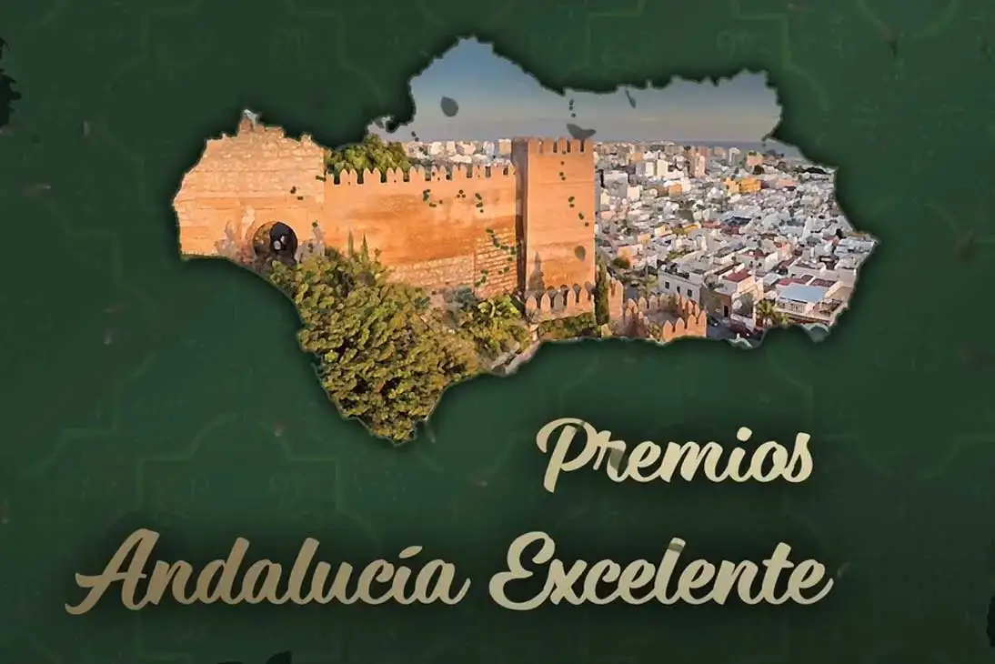 Silueta del mapa de Andalucía con una fortaleza histórica y el texto Premios Andalucía Excelente, galardón otorgado a Alba IBS